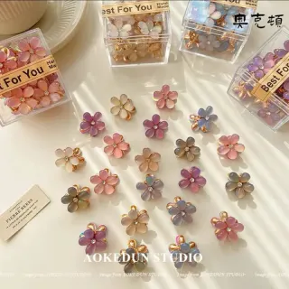 گیره مو شکوفه‌ای نگین‌دار – جین 12 عددی