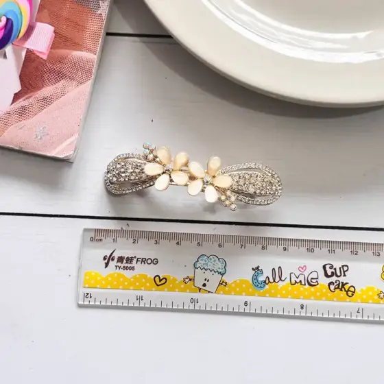 گیره فرانسوی فلزی گل‌دار نگین‌دار 2– جین 6 و 12 عددی (میکس رنگی)