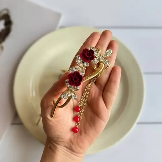 گیره چفتی فلزی طرح گل کریستالی آویزی
