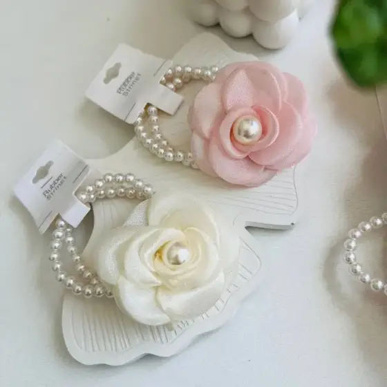 کش مو مرواریدی گل‌دار دخترانه – بسته 20 عددی رنگ‌بندی متنوع